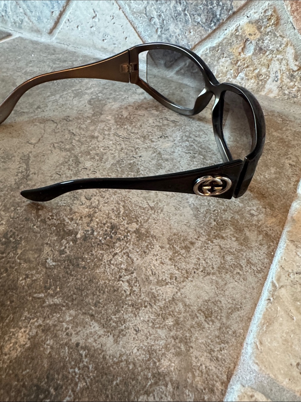 Gucci Black Women's Wrap Shield Sunglasses - Picture 4 of 8